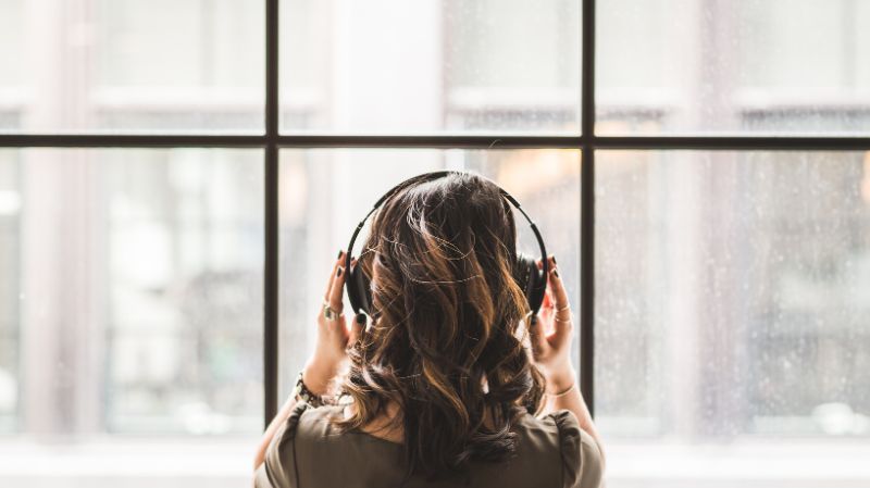 男性声優の裏名義(源氏名)とは?